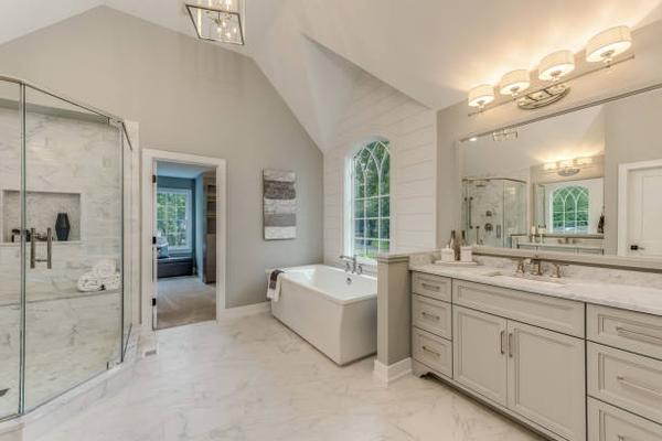 Maximizing Small Spaces: Bathroom Remodeling Solutions